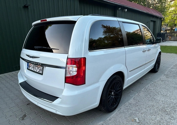 Chrysler Town &amp; Country cena 84000 przebieg: 104000, rok produkcji 2015 z Warszawa małe 436